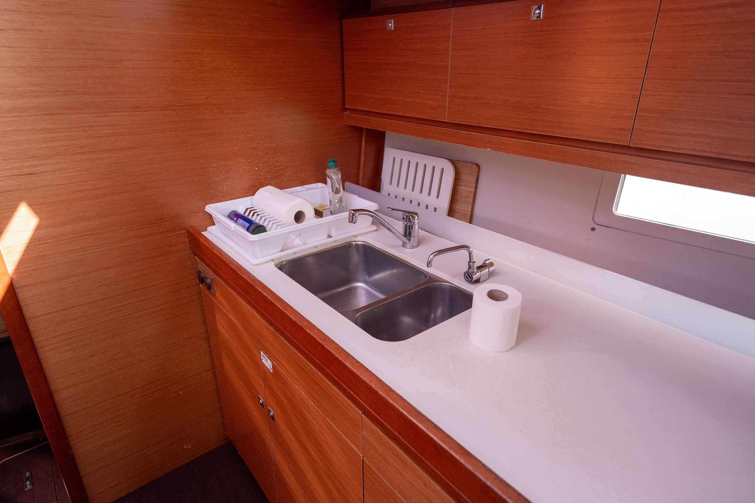 Dufour 460 GL - 5 cab. - PICABIA, picture 11