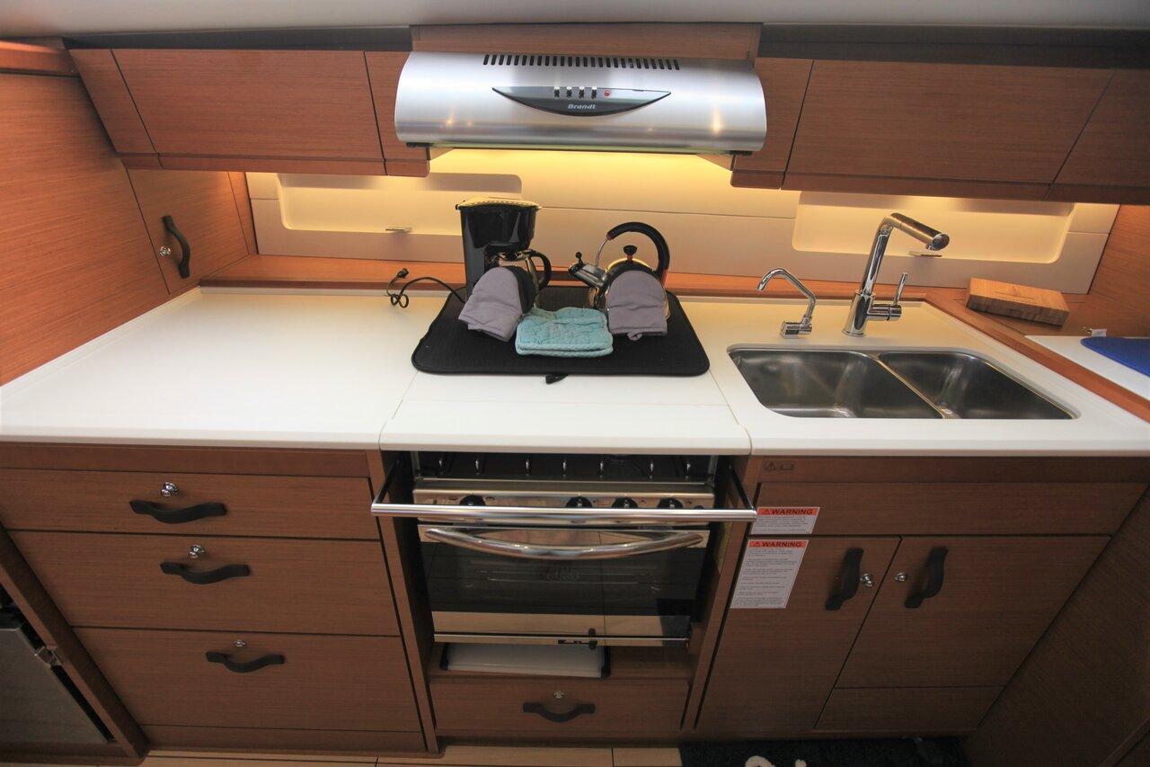 Jeanneau 54 - 3 cab. - Silvergirl, picture 8