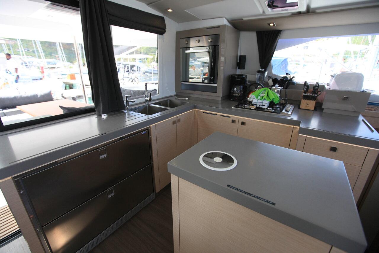Fountaine Pajot Saona 47 Quintet - 5 + 1 cab. - Three Sheets, picture 14