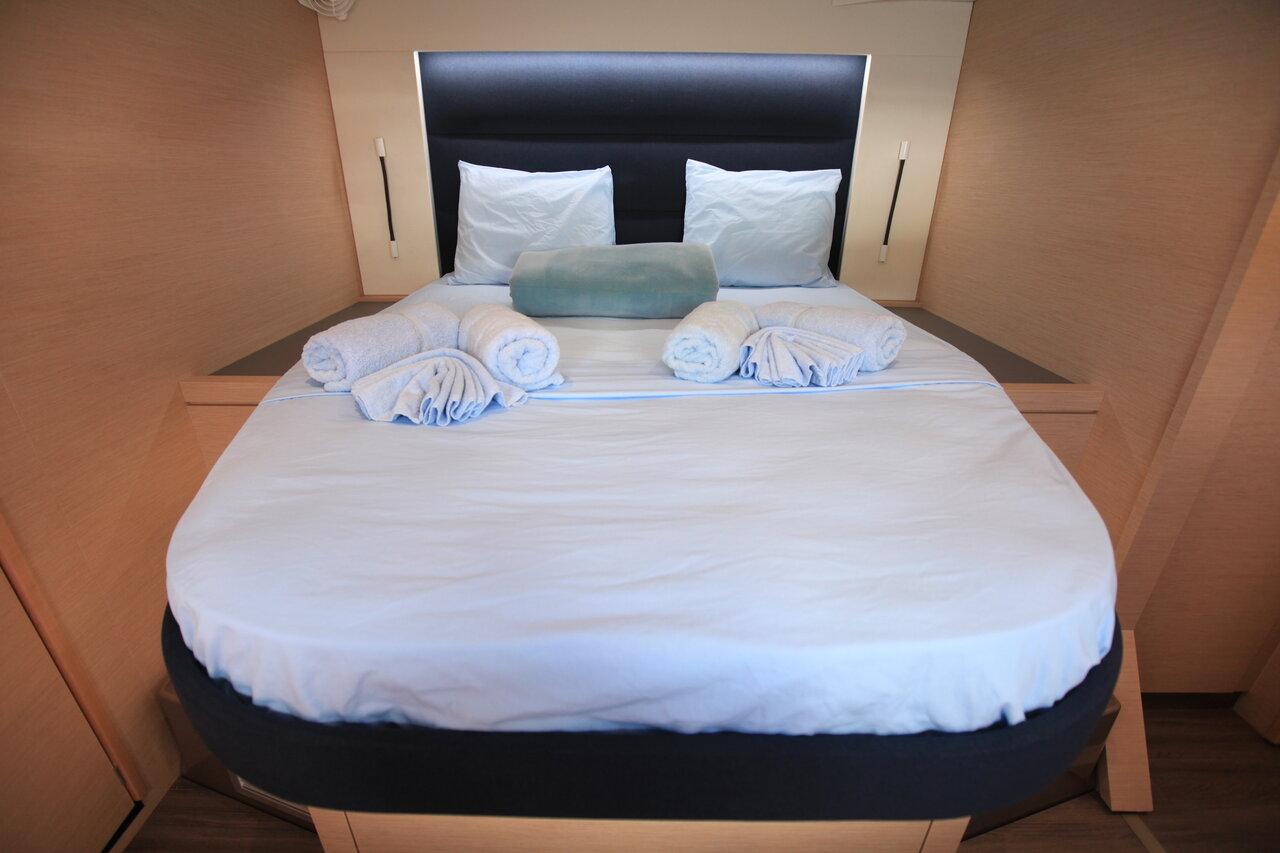 Fountaine Pajot Saona 47 Quintet - 5 + 1 cab. - Three Sheets, picture 17