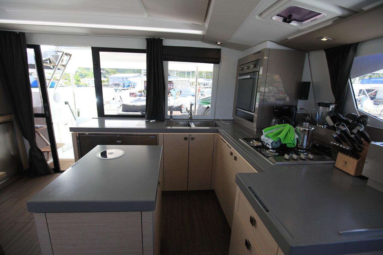 Fountaine Pajot Saona 47 Quintet - 5 + 1 cab. - Three Sheets, picture 15