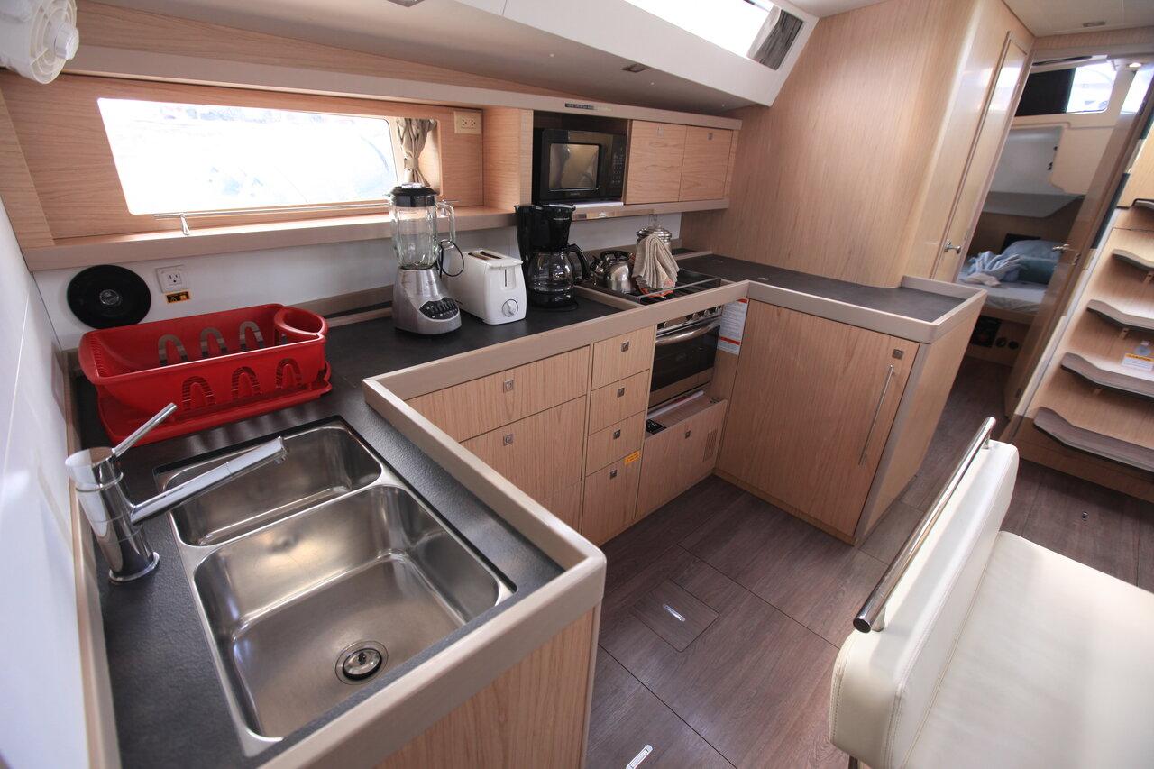 Oceanis 48 - 4 cab. - J Dog, picture 11