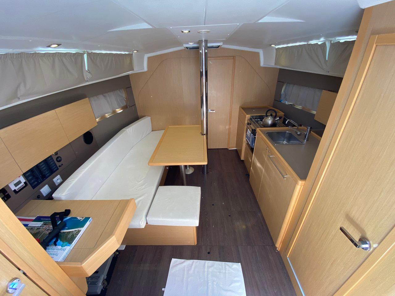 Oceanis 38 - 3 cab. - Solar, picture 9