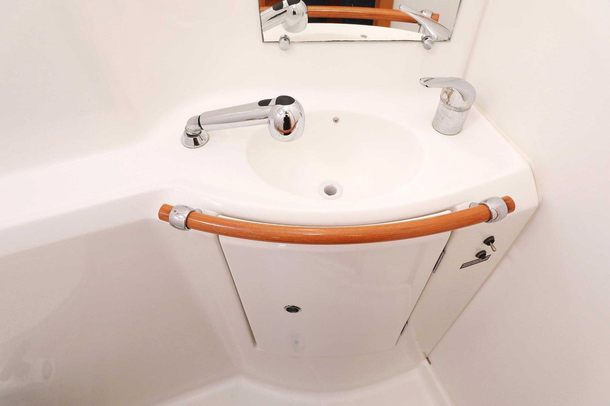 Lagoon 380 S2 - 4 + 2 cab. - Love Song, picture 35