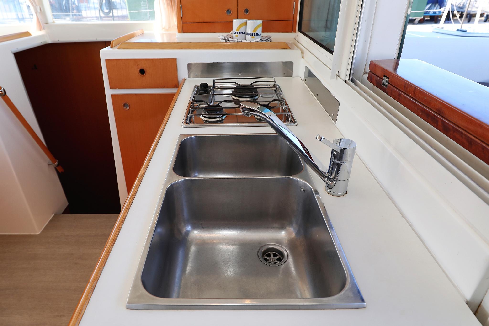 Lagoon 380 S2 - 4 + 2 cab. - Love Song, picture 21