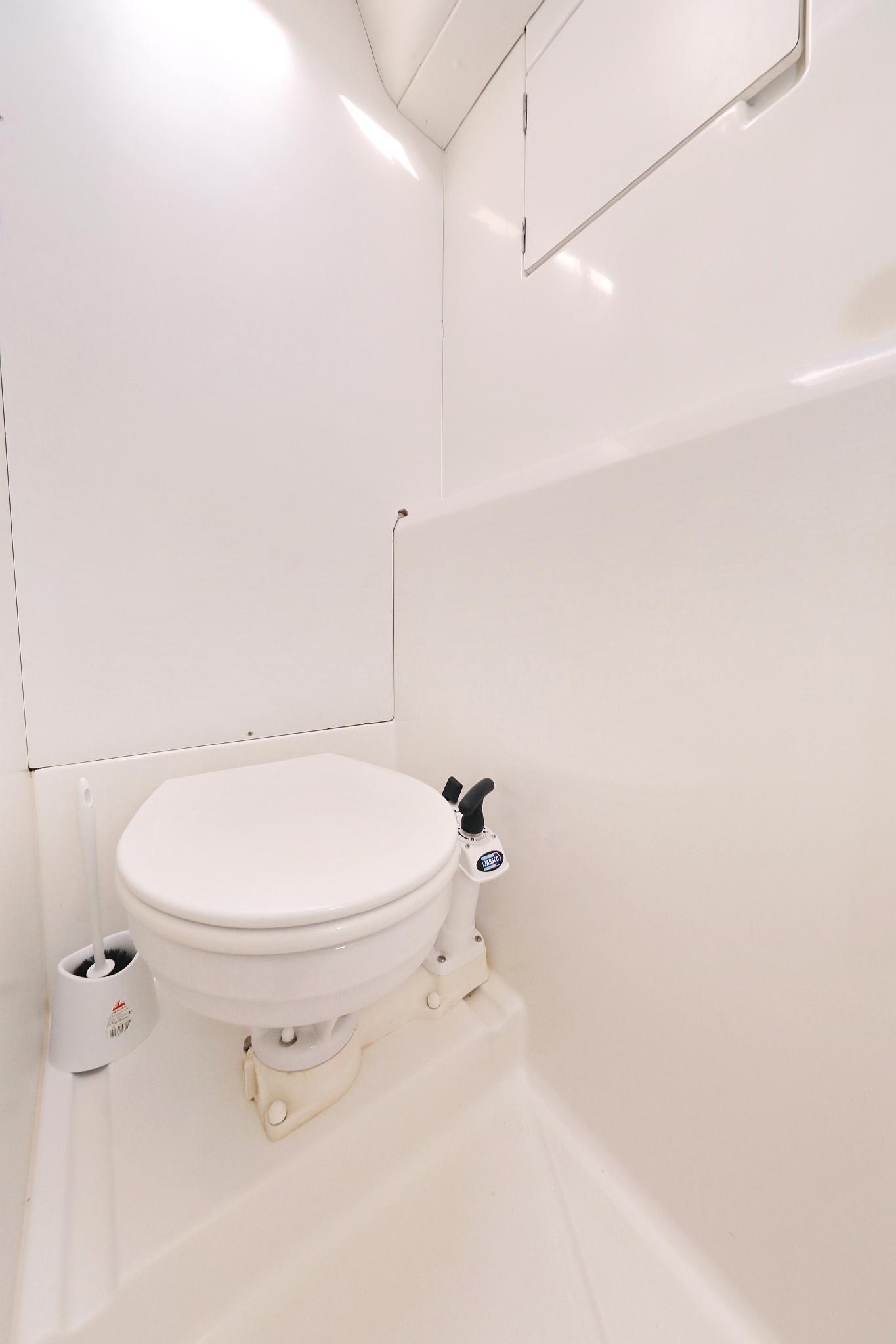 Lagoon 380 S2 - 4 + 2 cab. - Love Song, picture 37