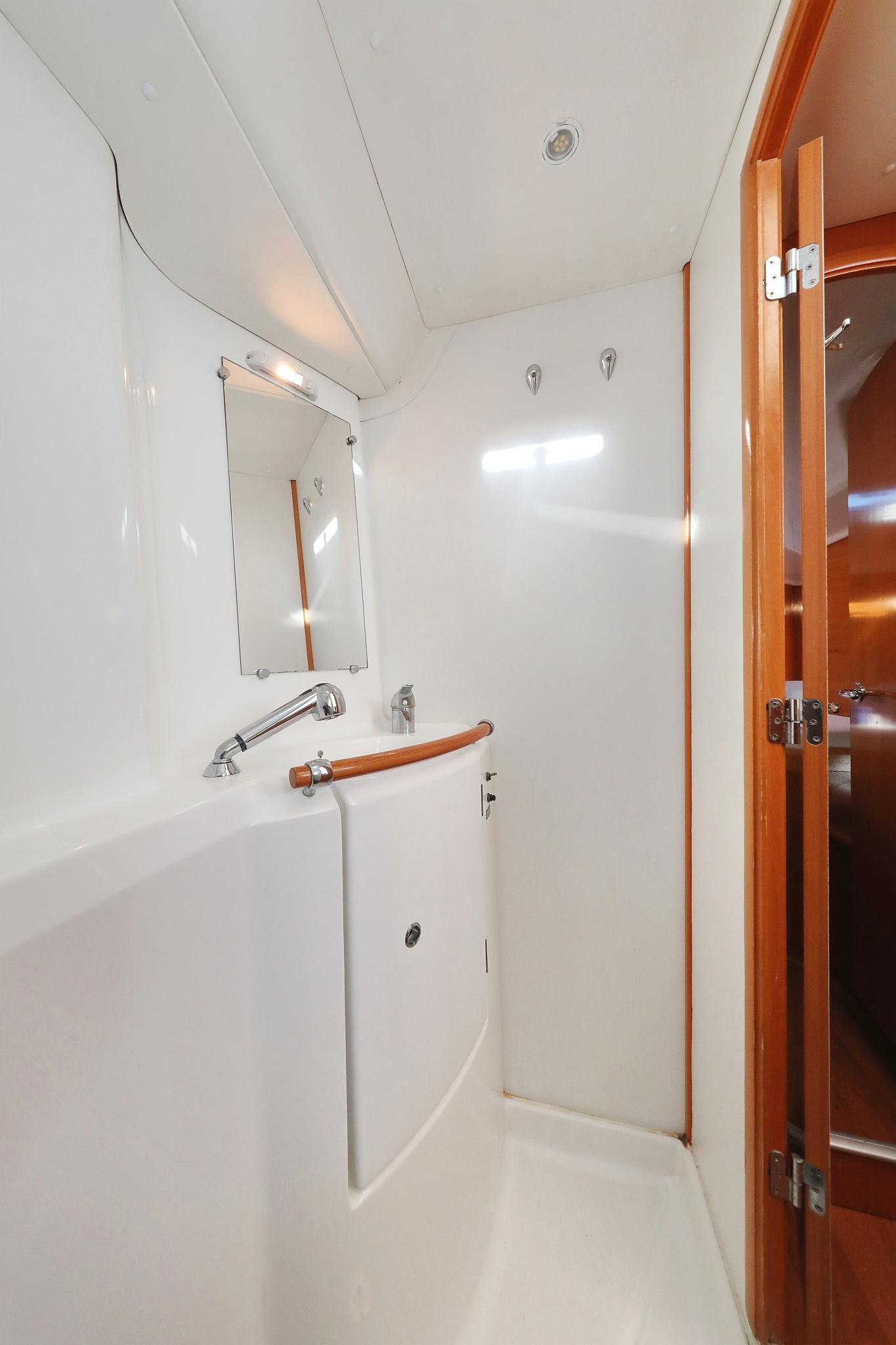 Lagoon 380 S2 - 4 + 2 cab. - Love Song, picture 34