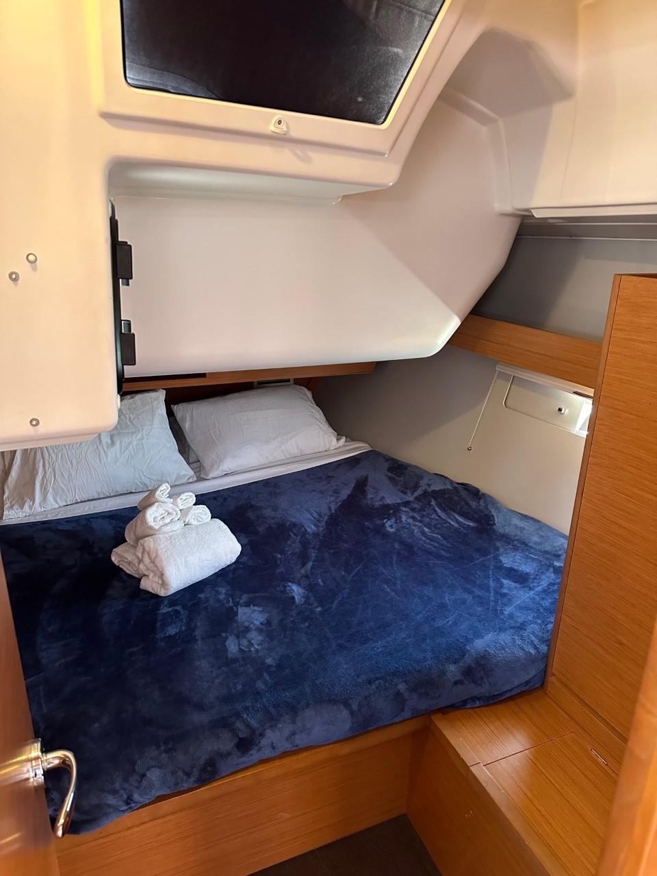 Dufour 430 - 3 cab. - Opportune Moment, picture 13