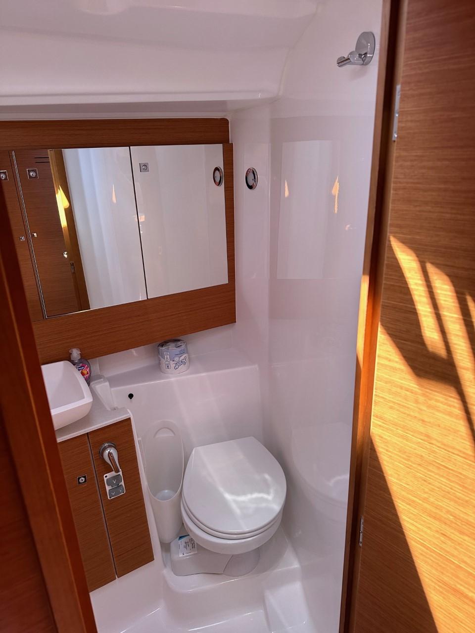 Dufour 430 - 3 cab. - Opportune Moment, picture 15