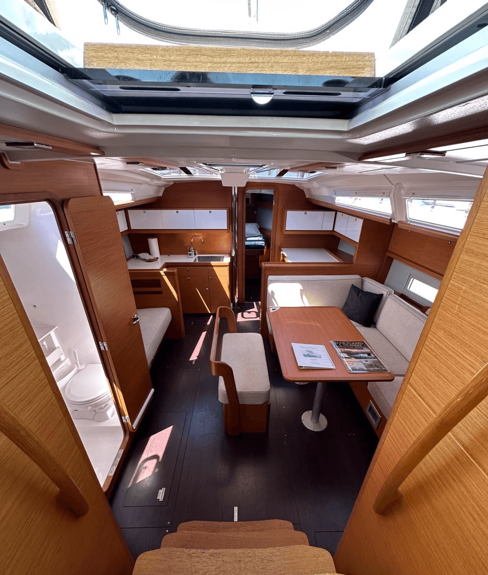Dufour 430 - 3 cab. - Opportune Moment, picture 8