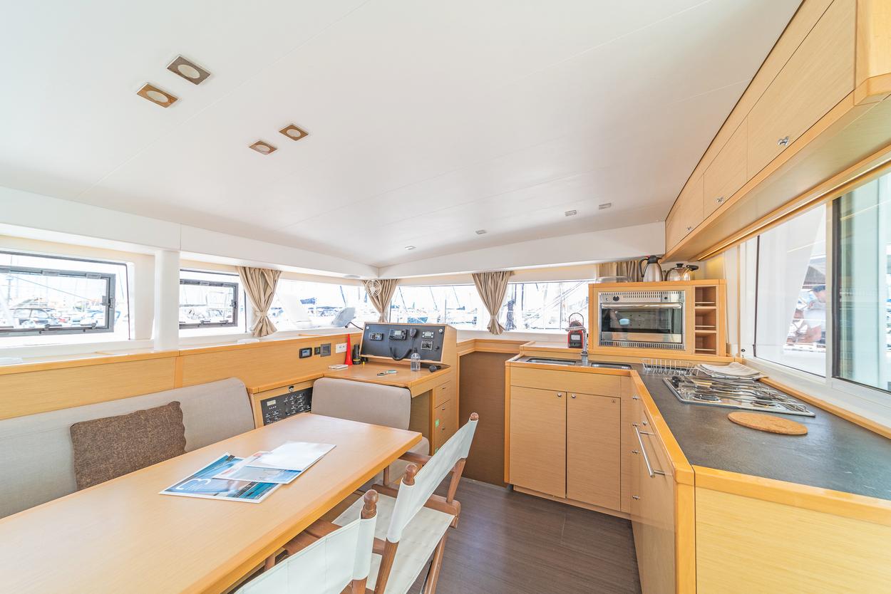 Lagoon 400 S2 - 4 + 2 cab. - Vicky, picture 13