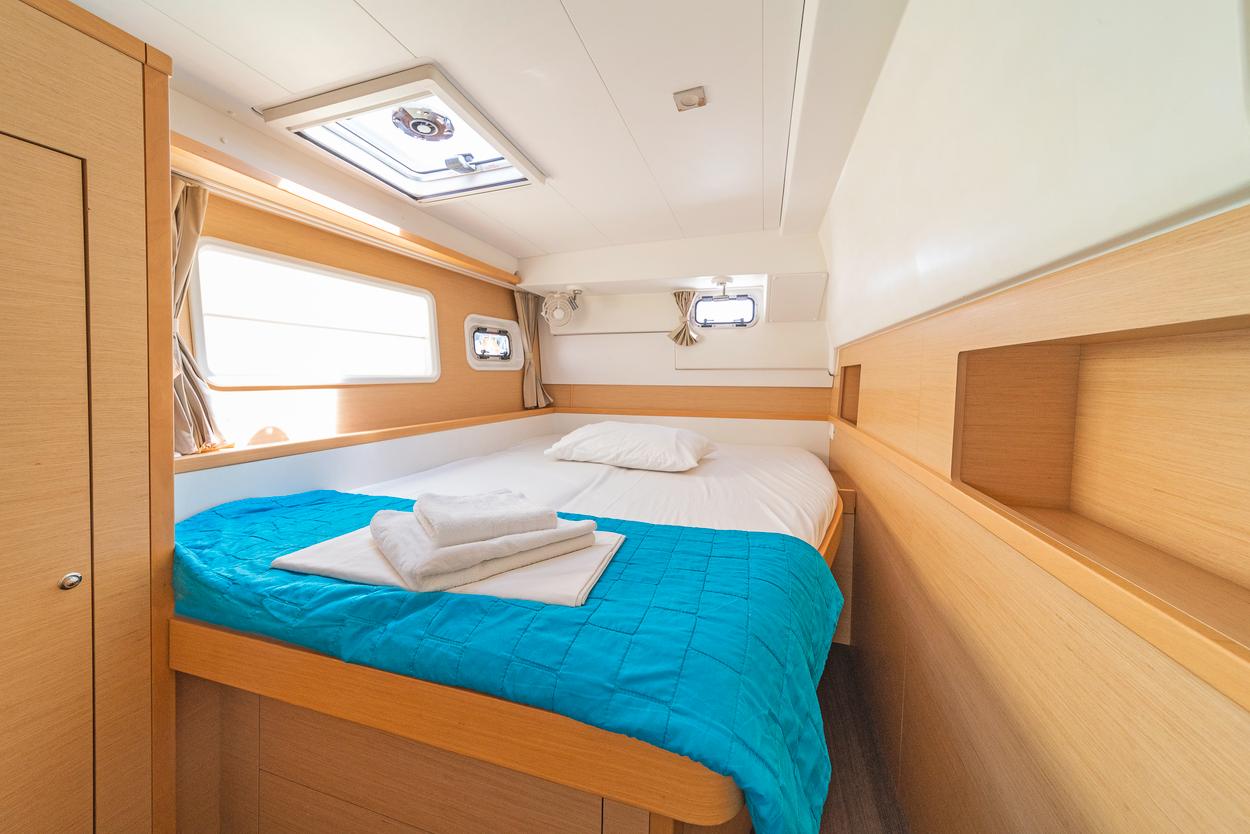 Lagoon 400 S2 - 4 + 2 cab. - Vicky, picture 14