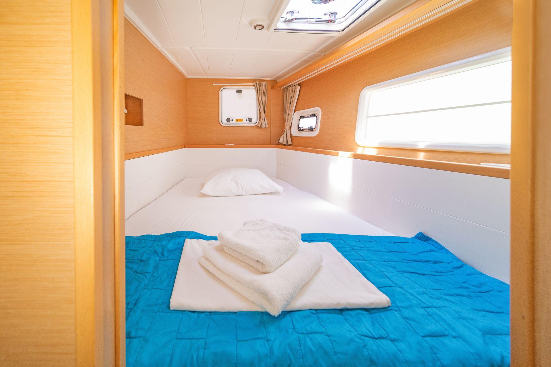 Lagoon 400 S2 - 4 + 2 cab. - Vicky, picture 15