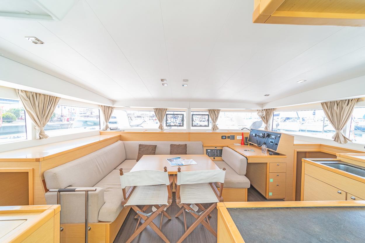 Lagoon 400 S2 - 4 + 2 cab. - Vicky, picture 12