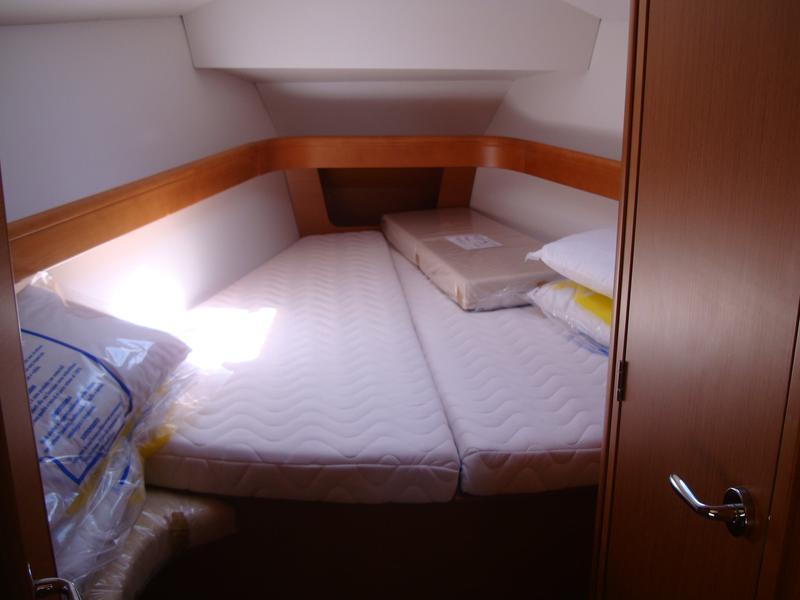 Sun Odyssey 42i - Praha, picture 6