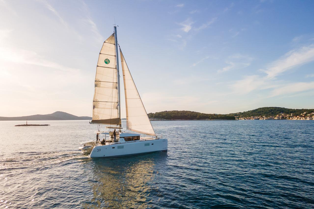 Lagoon 39 - 4 + 2 cab. - White Pearl, picture 3