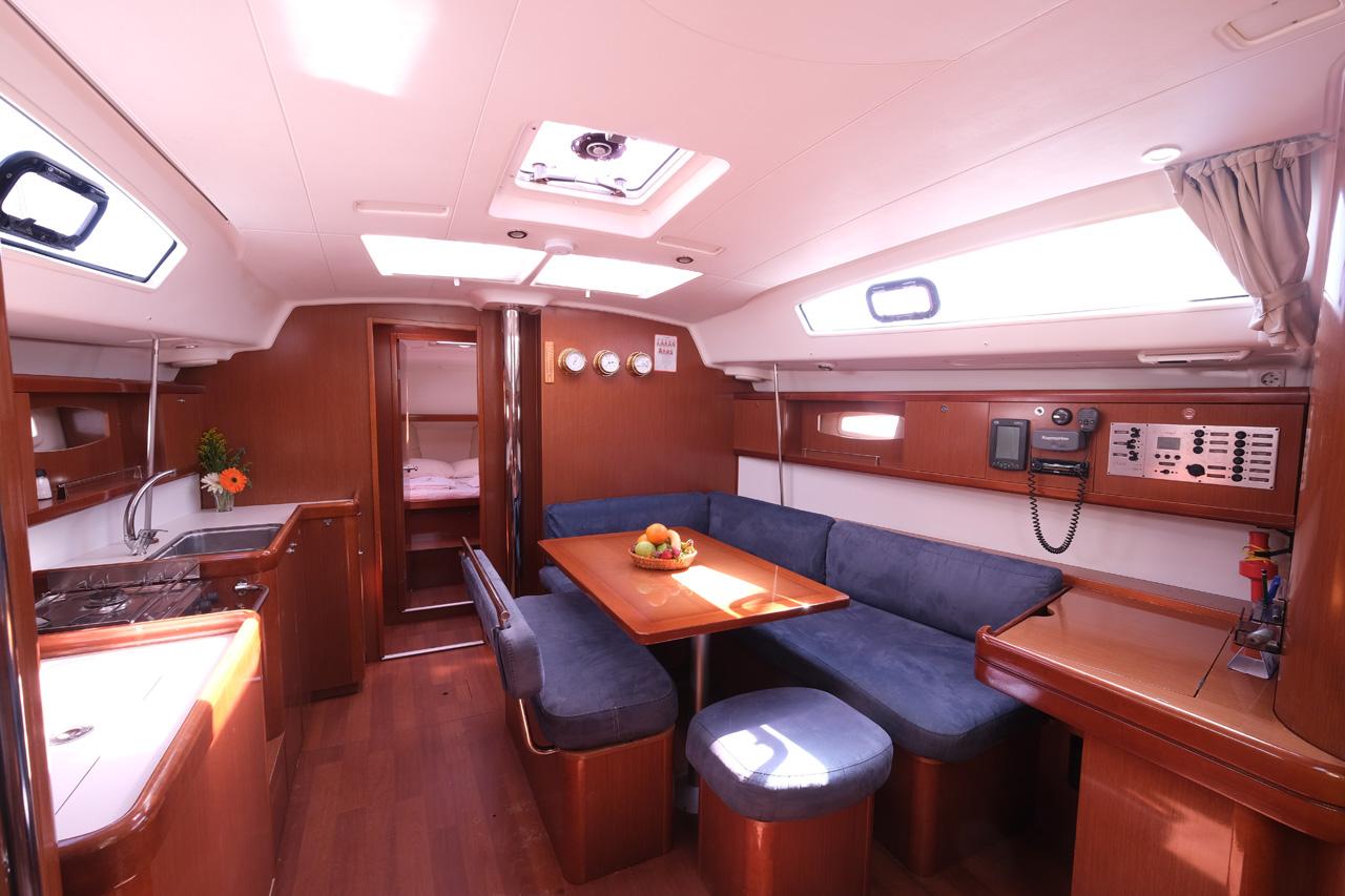 Oceanis 43 Family - 4 cab. - Sophia-Maria, picture 6