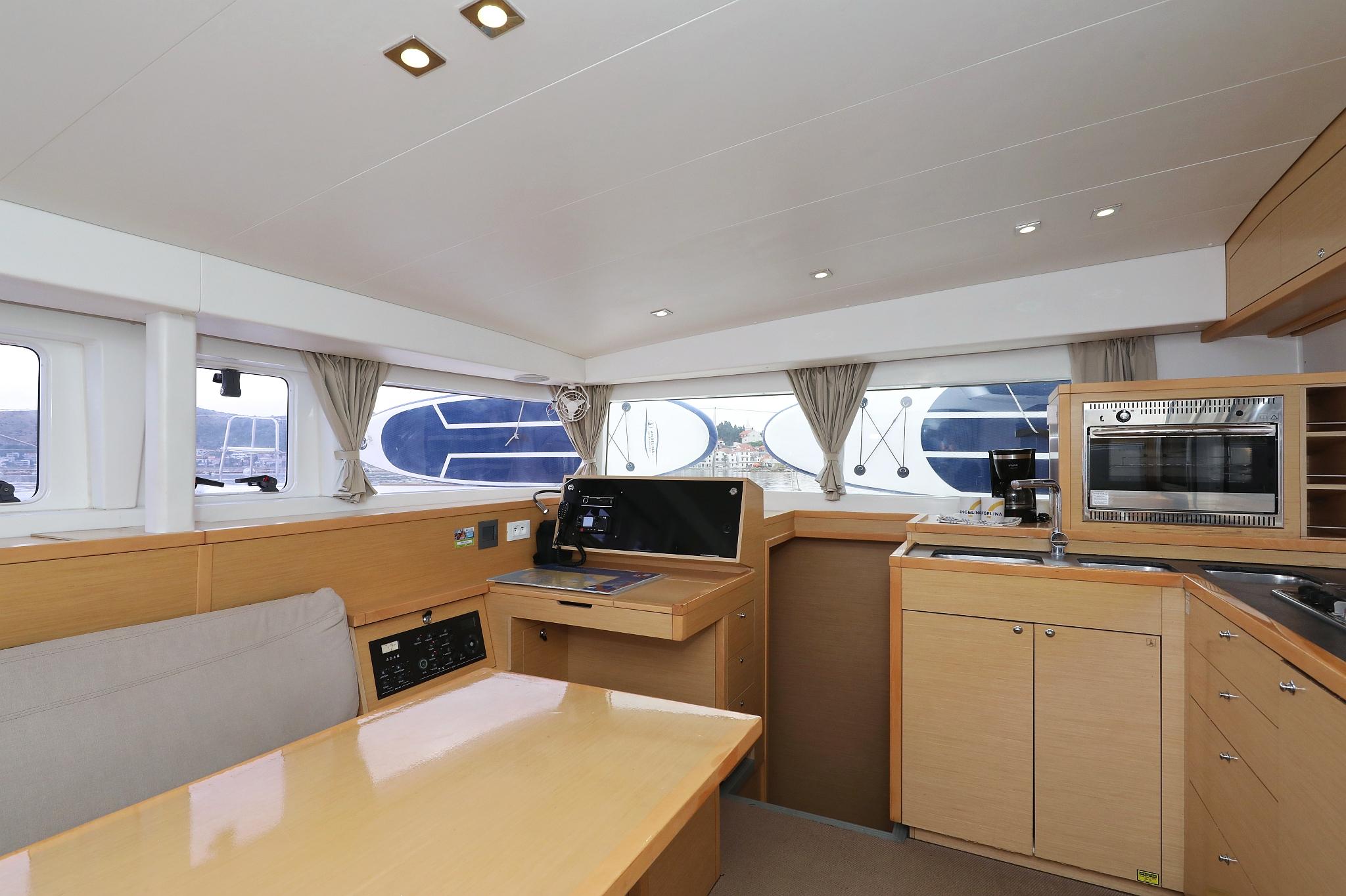 Lagoon 400 S2 - 4 + 2 cab. - Ladies First, picture 10