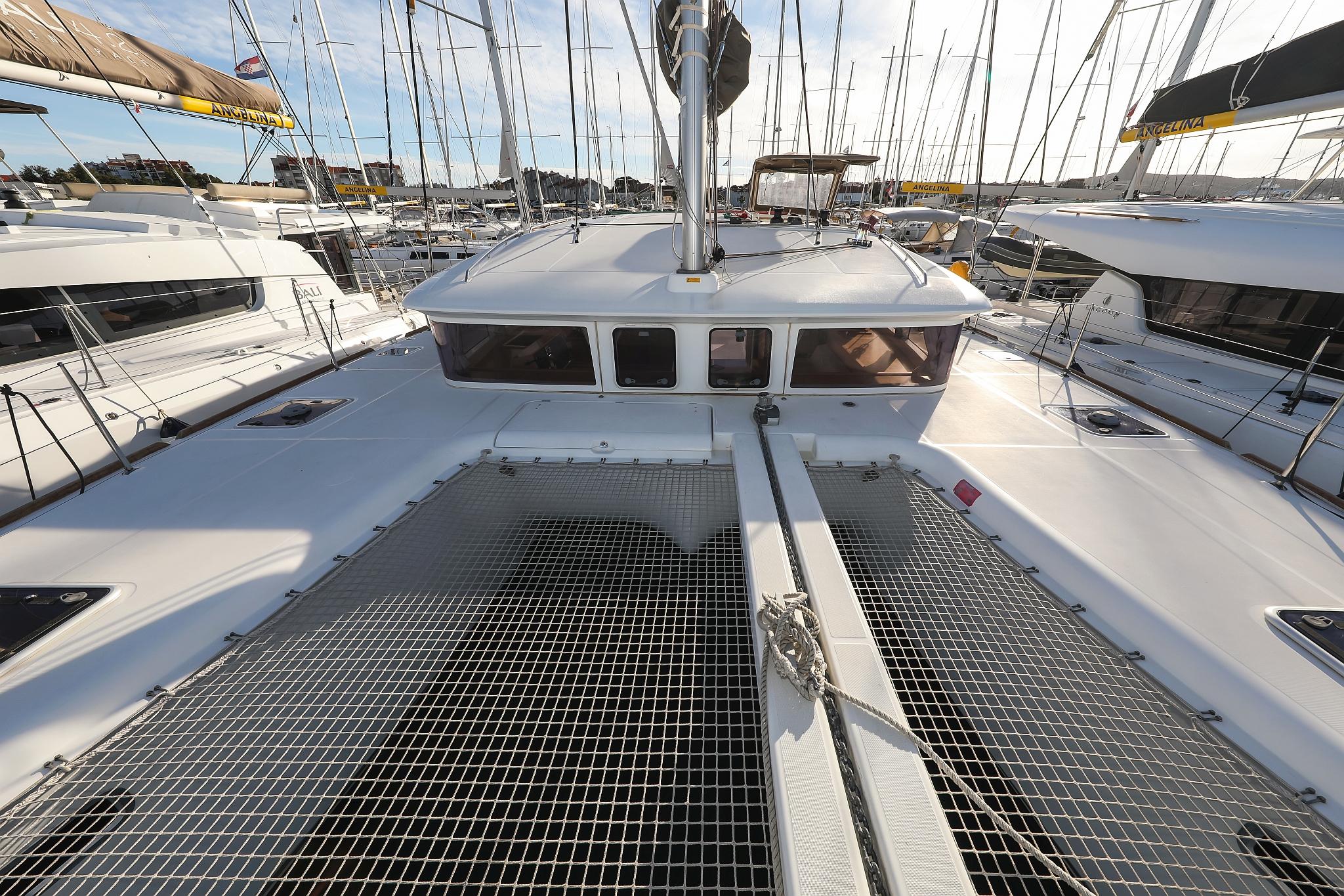 Lagoon 400 S2 - 4 + 2 cab. - Ladies First, picture 8