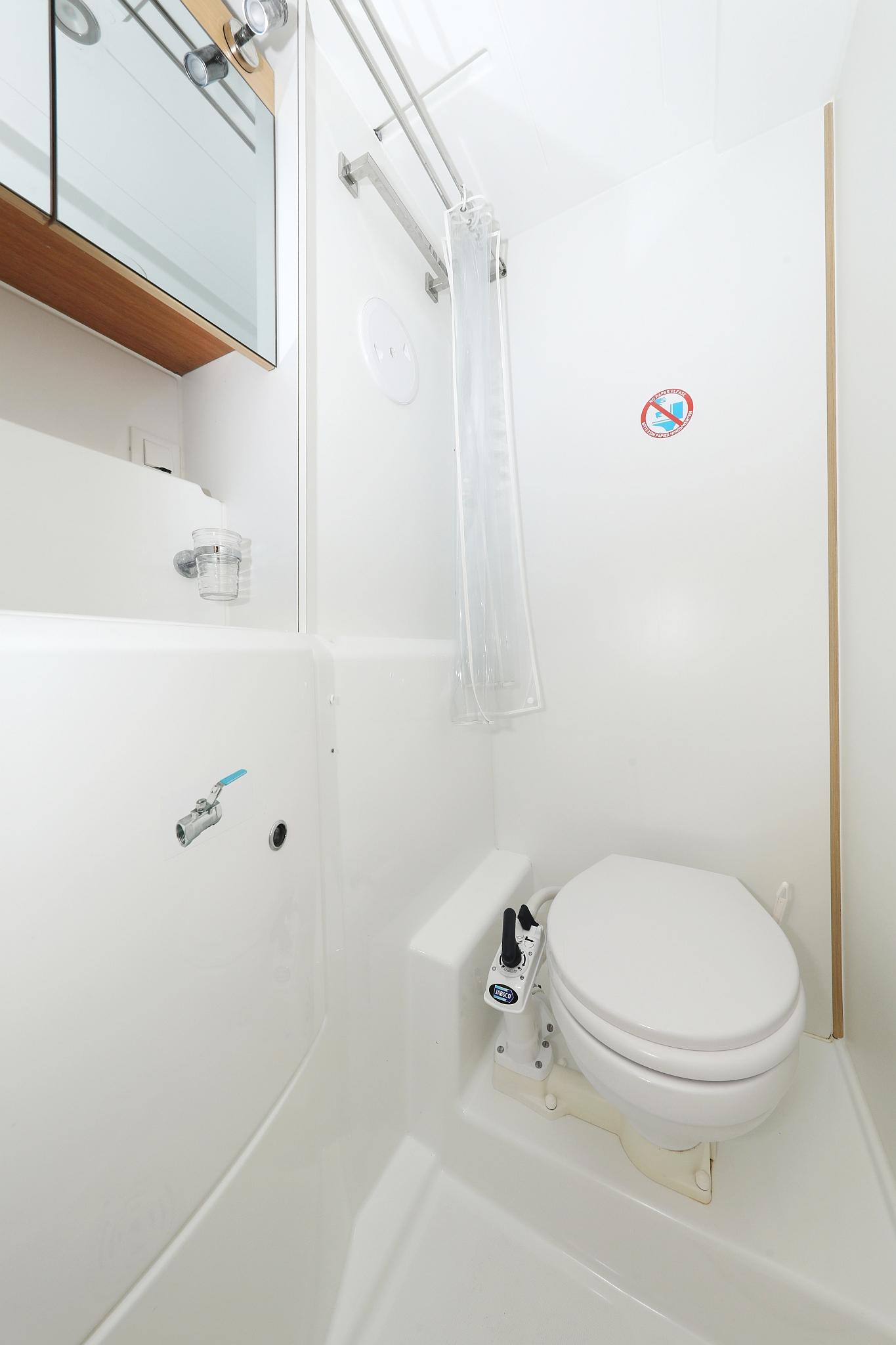 Lagoon 400 S2 - 4 + 2 cab. - Ladies First, picture 28