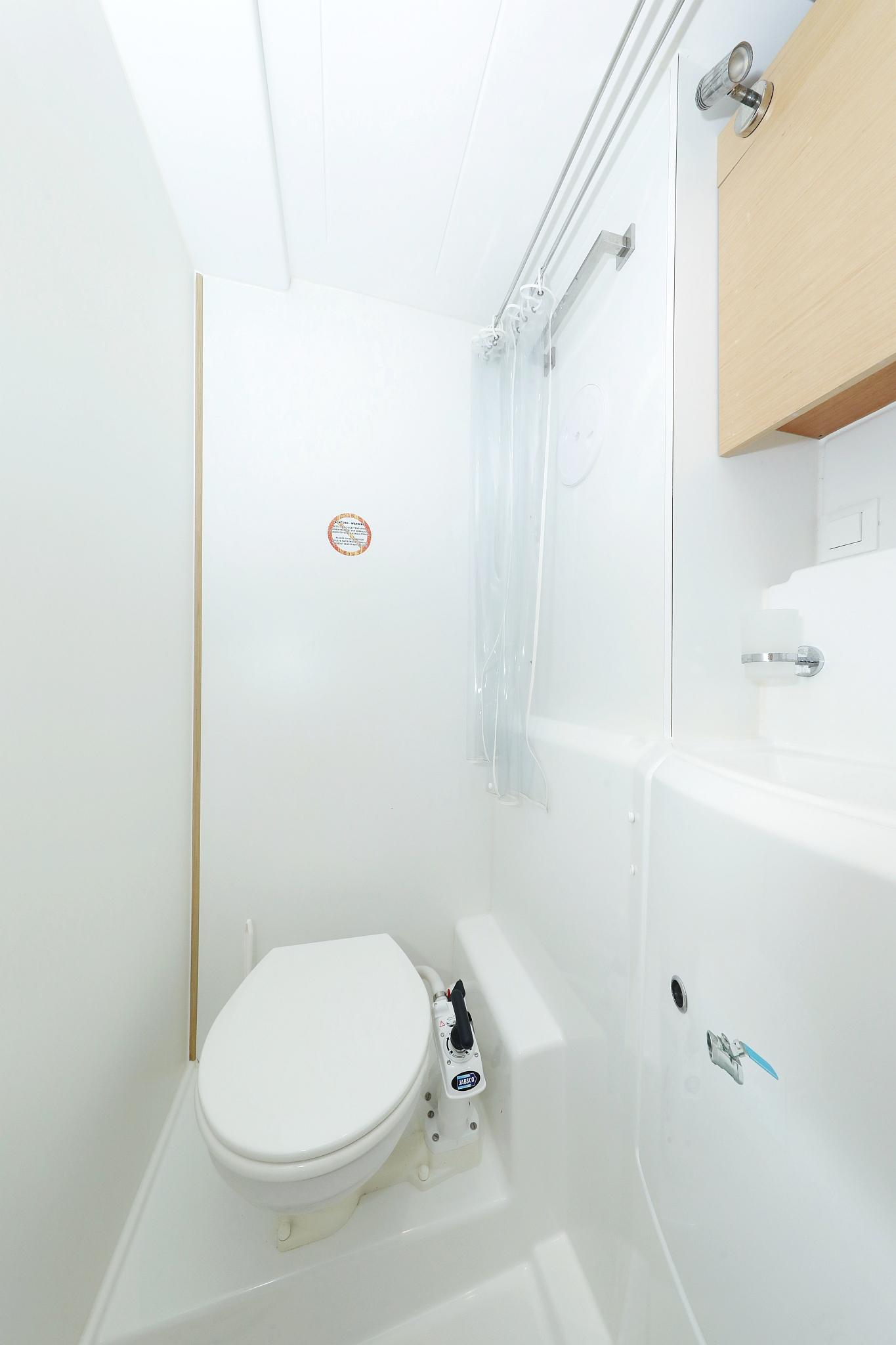 Lagoon 400 S2 - 4 + 2 cab. - Ladies First, picture 31