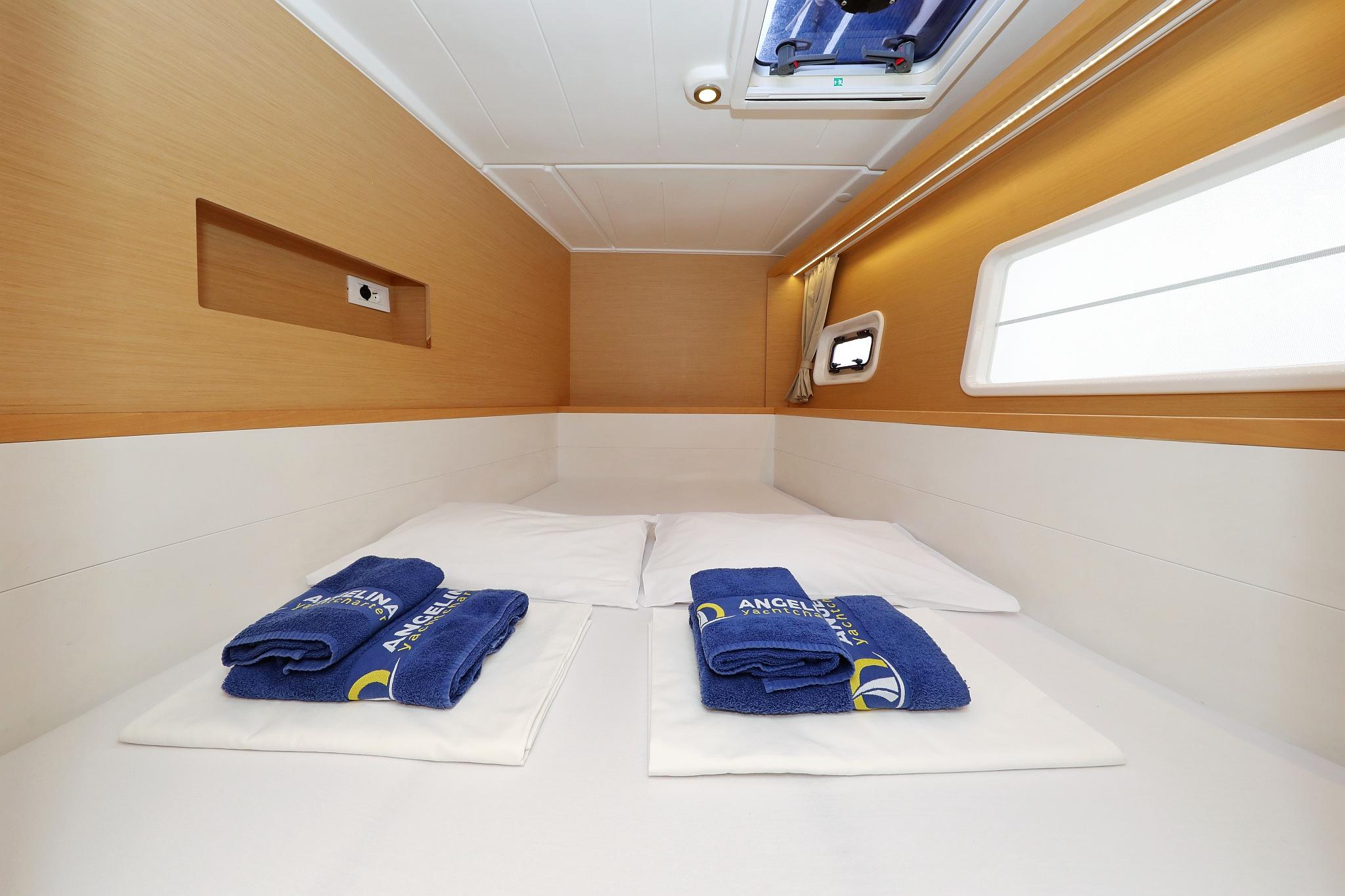 Lagoon 400 S2 - 4 + 2 cab. - Ladies First, picture 21