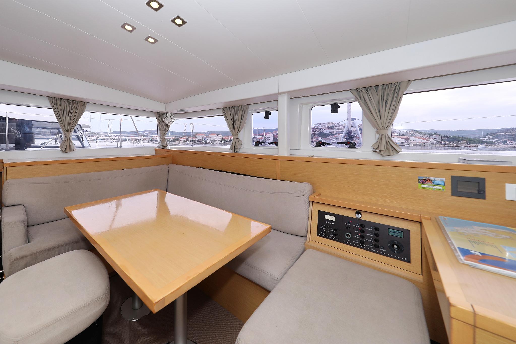 Lagoon 400 S2 - 4 + 2 cab. - Ladies First, picture 11