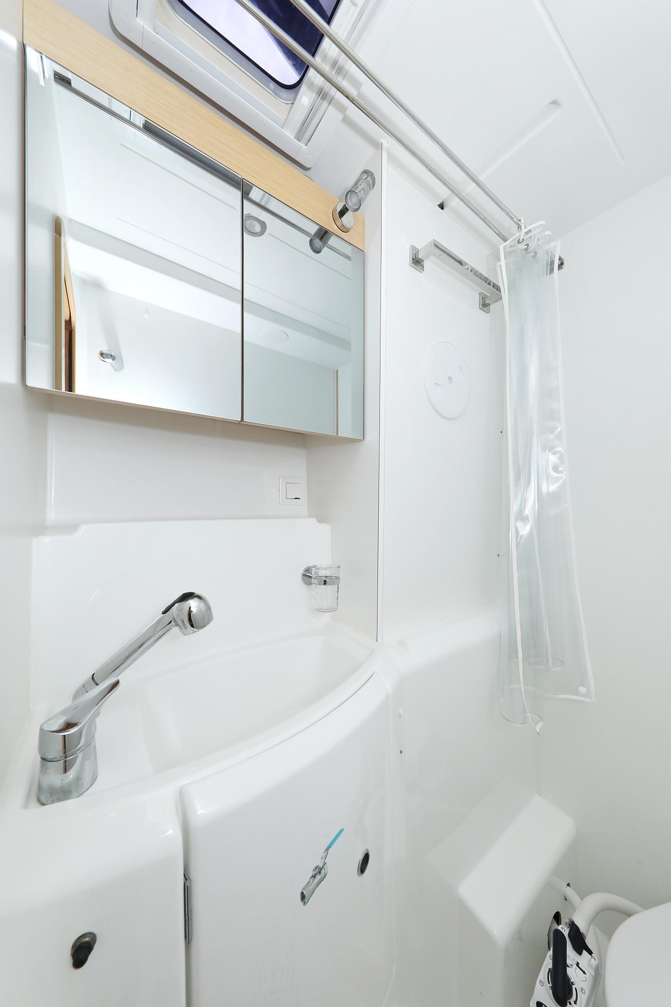 Lagoon 400 S2 - 4 + 2 cab. - Ladies First, picture 29