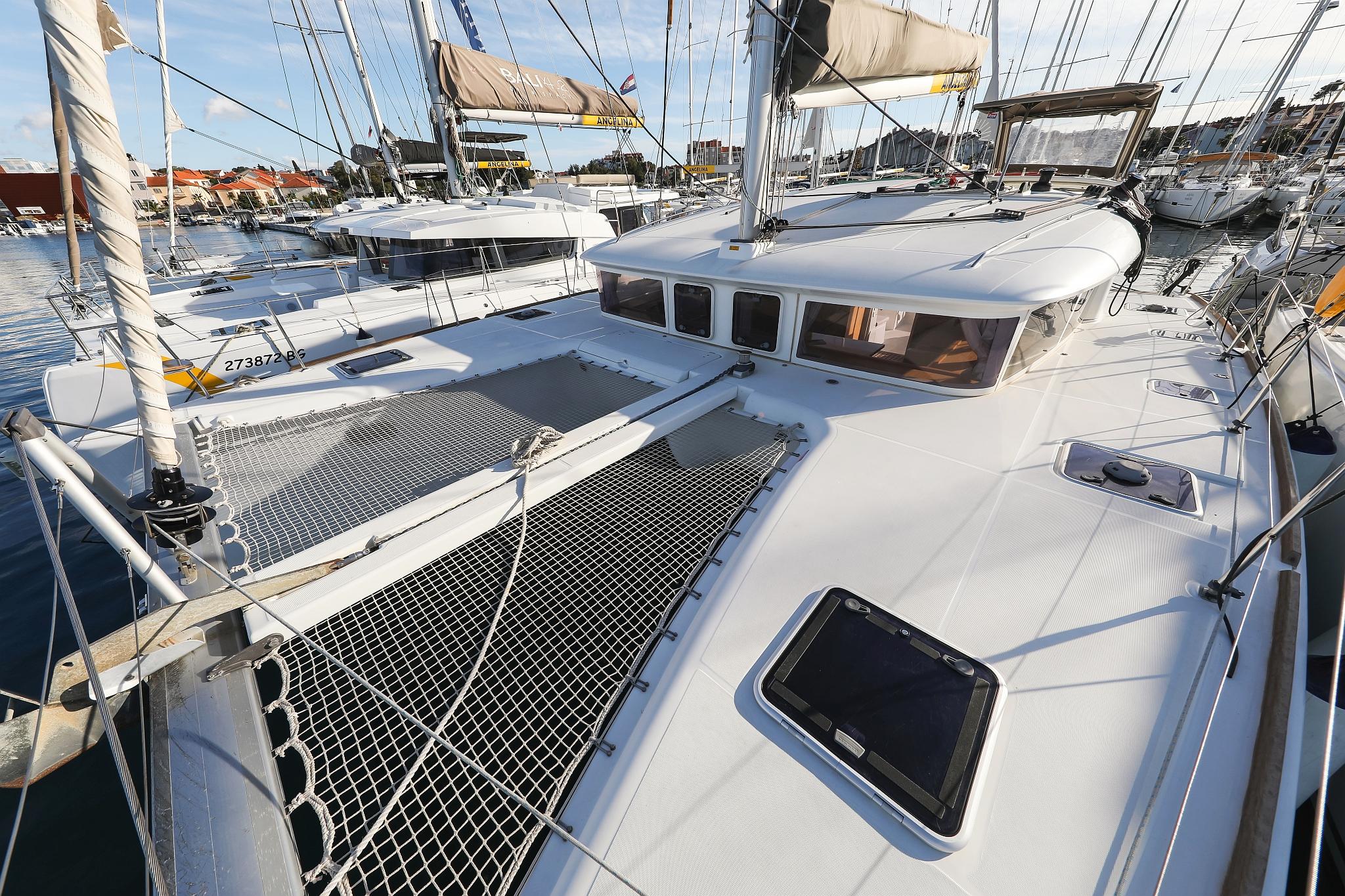 Lagoon 400 S2 - 4 + 2 cab. - Ladies First, picture 7